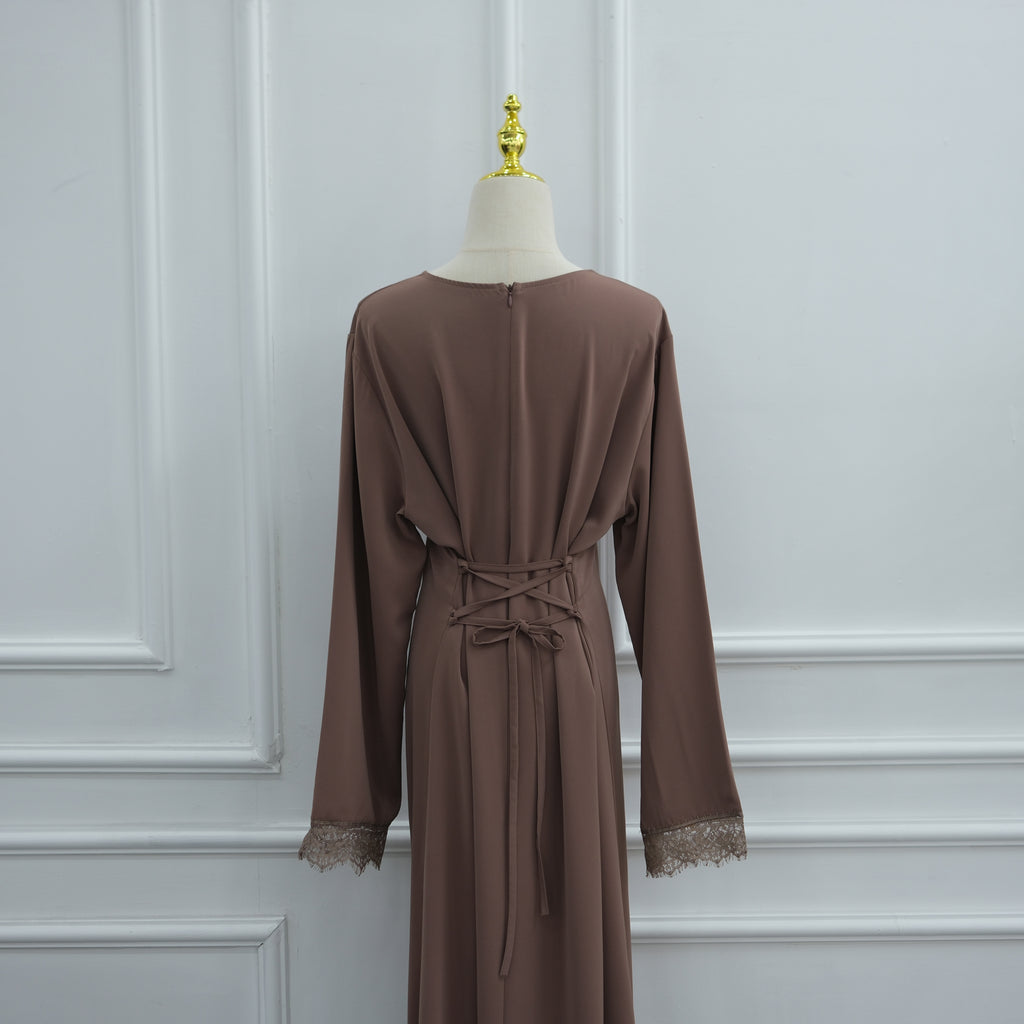 Abaya à Cape Amovible et Finitions Dentelle
