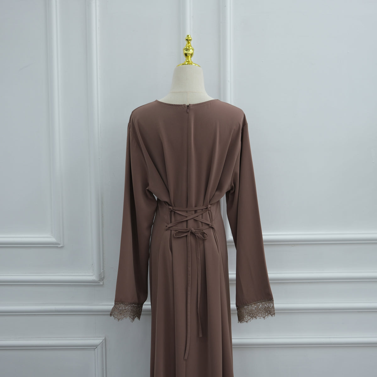 Abaya à Cape Amovible et Finitions Dentelle