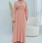 Abaya à col et ceinture brodée