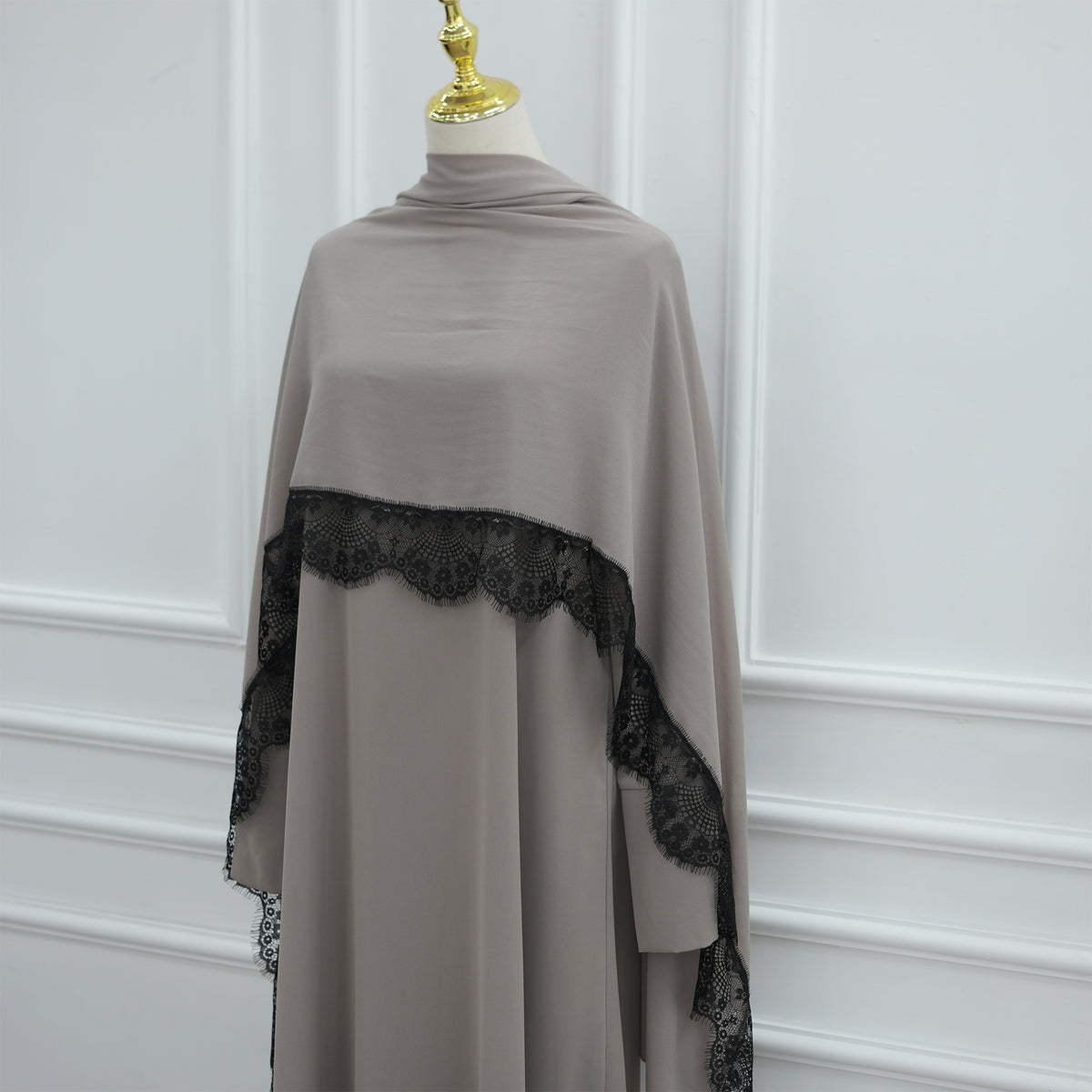 Abaya avec Hijab à dentelle