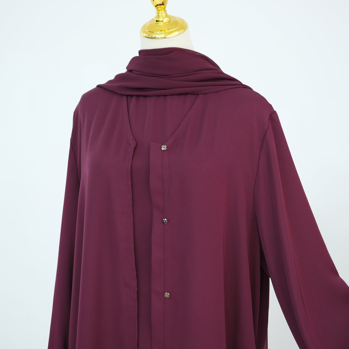 Ensemble abaya et hijab boutonné