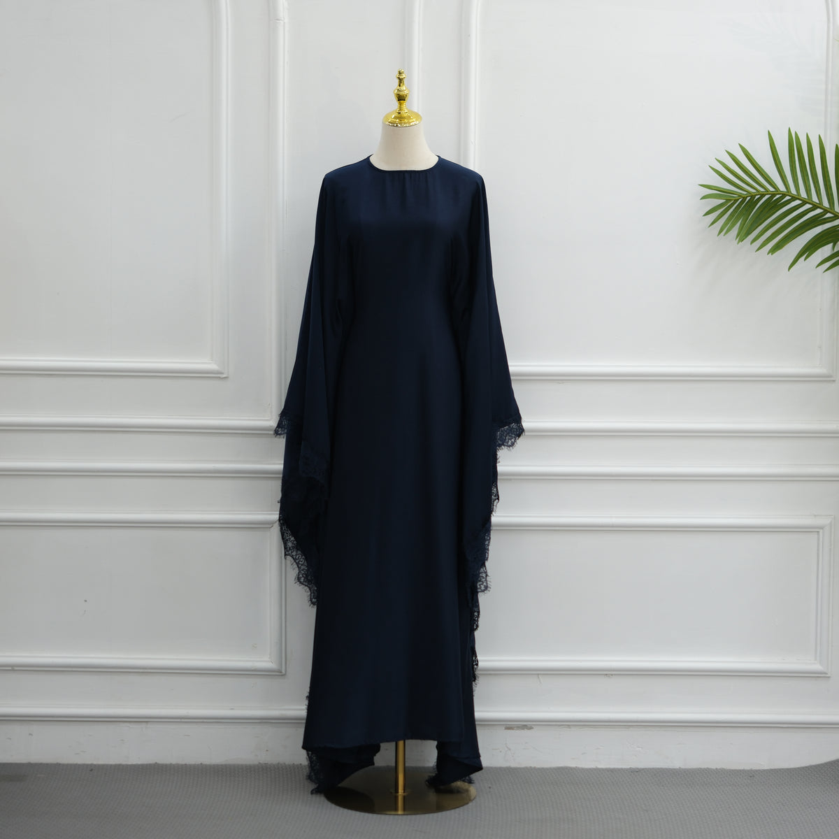 Abaya caftan satiné à dentelle
