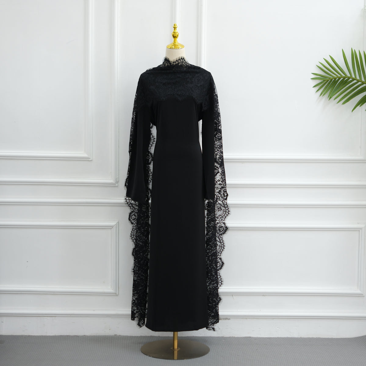 Abaya à cape amovible en dentelle