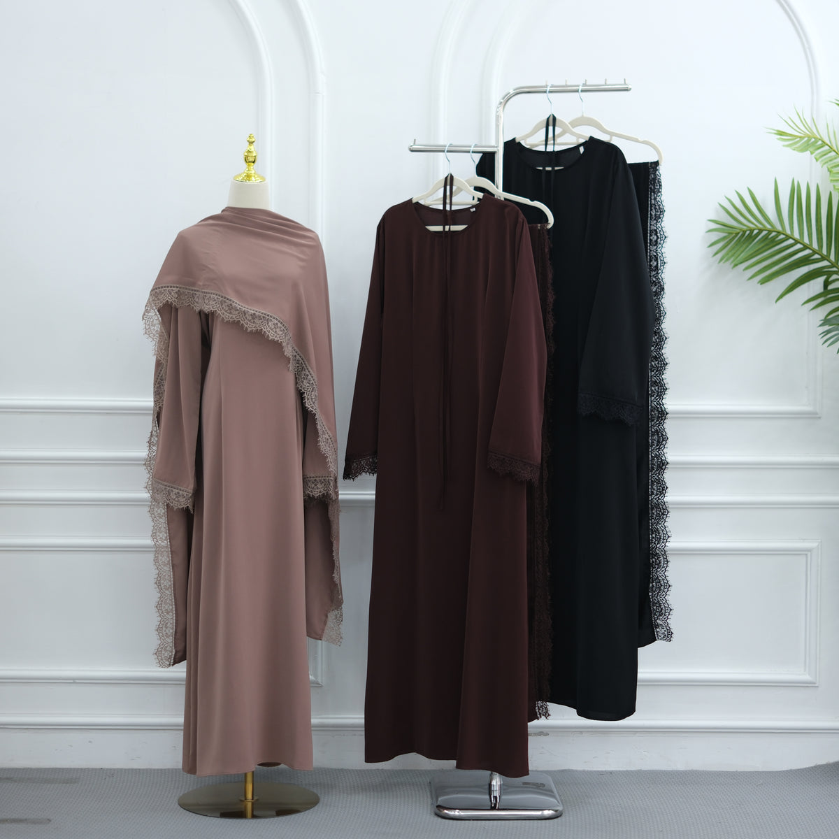 Abaya à Cape Amovible et Finitions Dentelle
