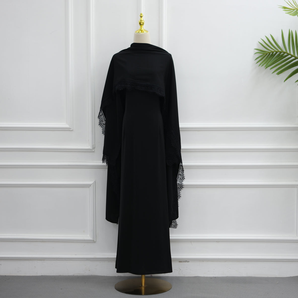Abaya à Cape Amovible et Finitions Dentelle